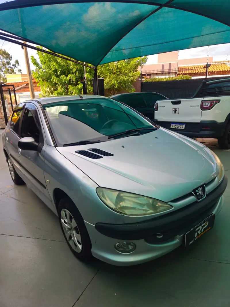 Peugeot 206 Hatch. Presence 1.4 8V (flex) 2p