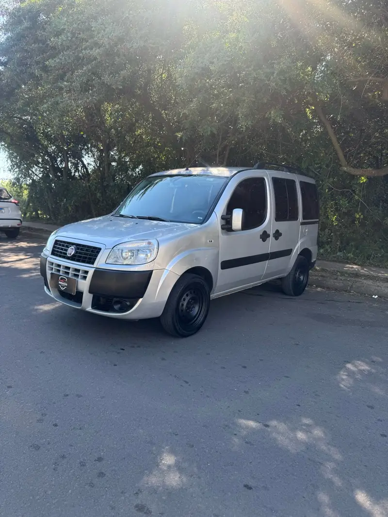 Fiat Doblò Essence 1.8 5L (Flex)