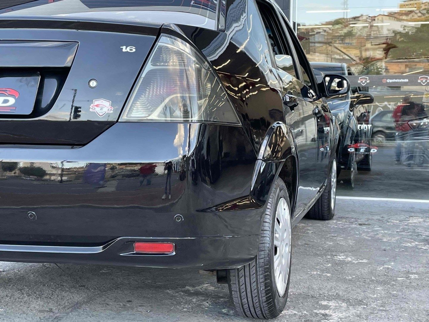 Ford Fiesta Sedan