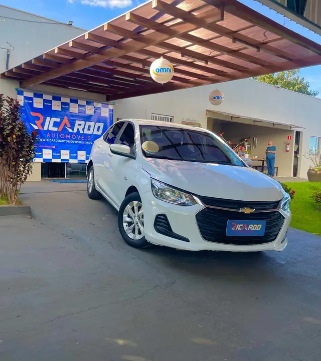 Carro Chevrolet Onix Plus 2023 LT 1.0