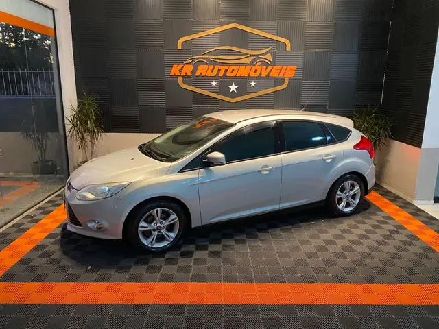 Carro Ford Focus Hatch 2015 SE 1.6 16V TiVCT PowerShift