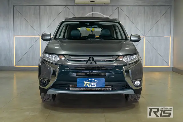 Carro Mitsubishi Outlander 2017 2.2 DI-D Mid 4WD