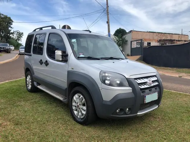 Carro Fiat Doblò 2014 Adventure 1.8 Flex