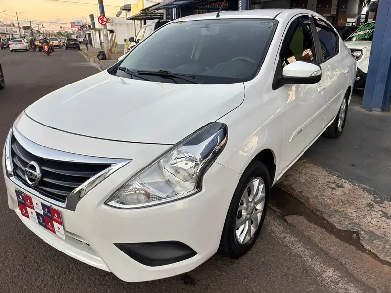 Nissan Versa 1.6 16V SV FlexStart CVT (Flex)
