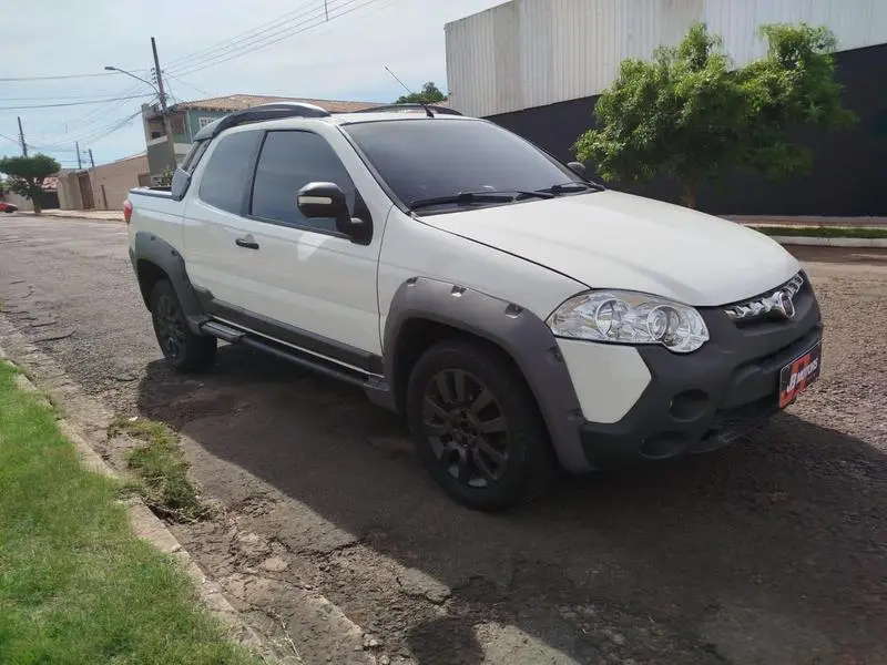 Fiat Strada Adv.1.8 16V Dualogic Flex CD
