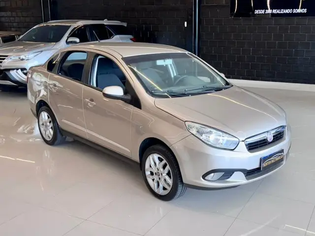Carro Fiat Grand Siena 2013 Essence 1.6 16V (Flex)