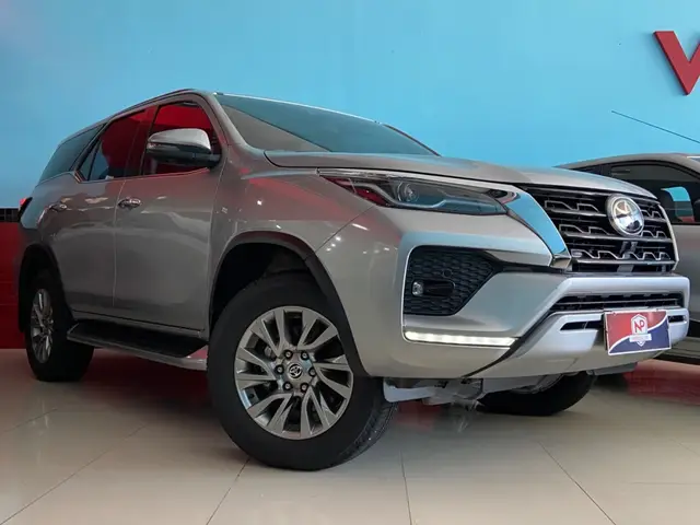Carro Toyota SW4 2022 SRX 2.8 turbodiesel 7L 4x4 (Aut)