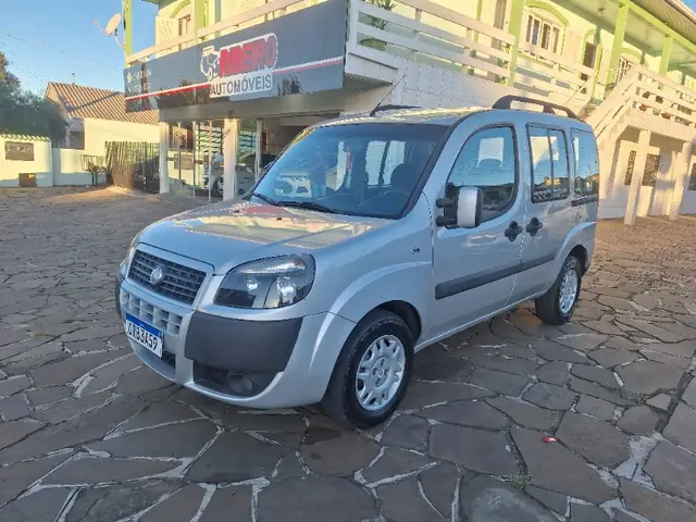 Carro Fiat Doblò 2014 Essence 1.8 16V (Flex)