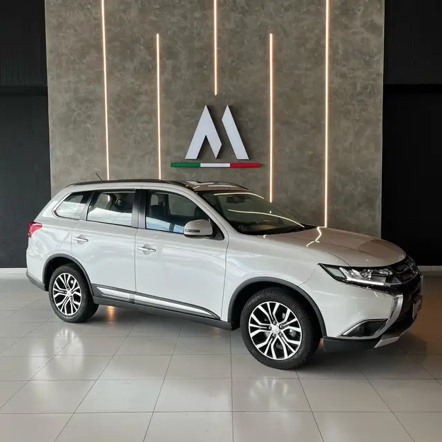 Carro Mitsubishi Outlander 2016 2.2 DI-D 4WD (Aut)