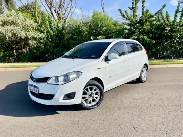 Carro CAOA Chery Celer 2014 Hatch 1.5 16V (Flex)