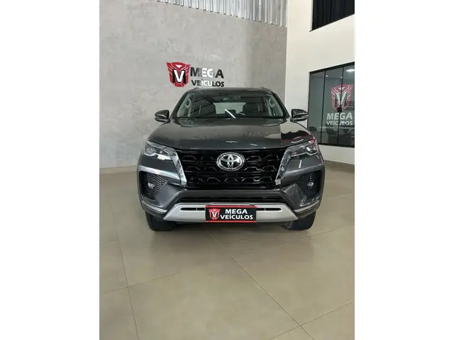 Carro Toyota SW4 2021 SRX 2.8 turbodiesel 7L 4x4 (Aut)