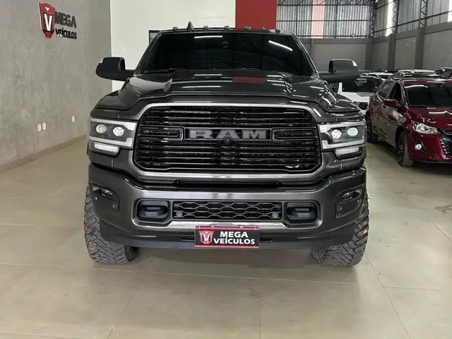 Carro RAM 3500 2022 Laramie Night Edition 6.7