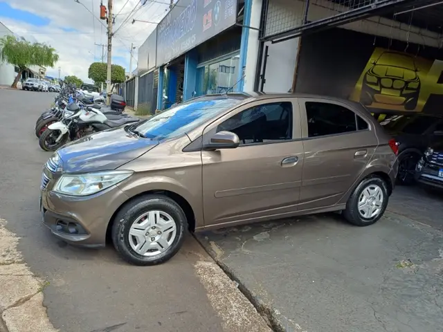 Carro Chevrolet Onix 2014 1.0 LT SPE/4