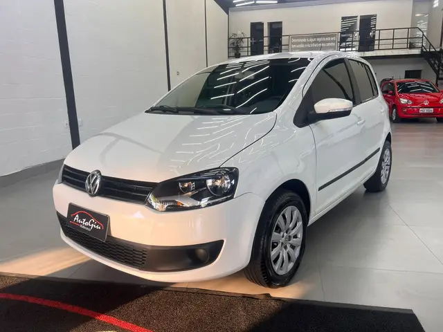 Carro Volkswagen Fox 2014 1.0 TEC (Flex) 4p