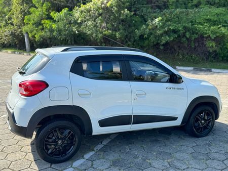 Kwid Outsider 1.0