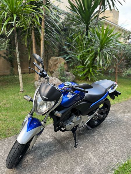 CB 300R Edição Especial