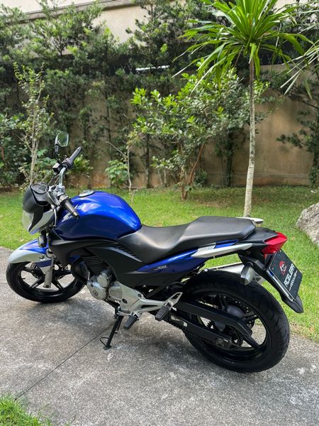 CB 300R Edição Especial