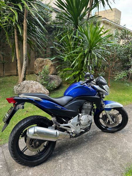 CB 300R Edição Especial