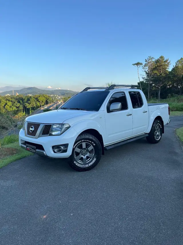 Carro Nissan Frontier 2015 2.5 TD CD 4x4 SV Attack (Aut)
