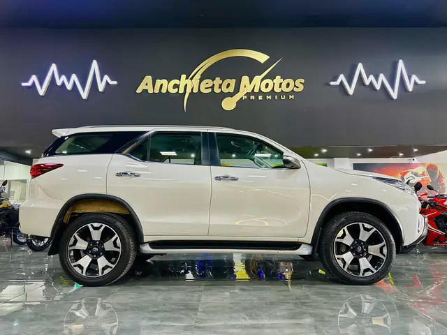 Carro Toyota SW4 2016 2.8 TDI SRX 5L 4x4 (Aut)