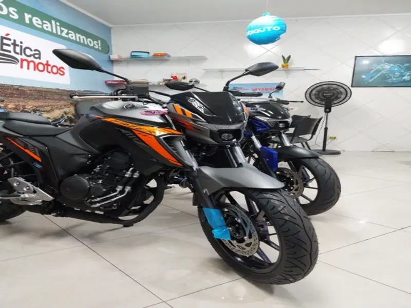 Yamaha Fazer FZ25 Connected