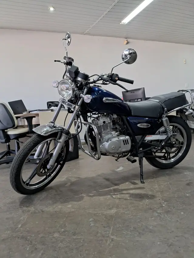 Carro Suzuki Intruder 2011 125