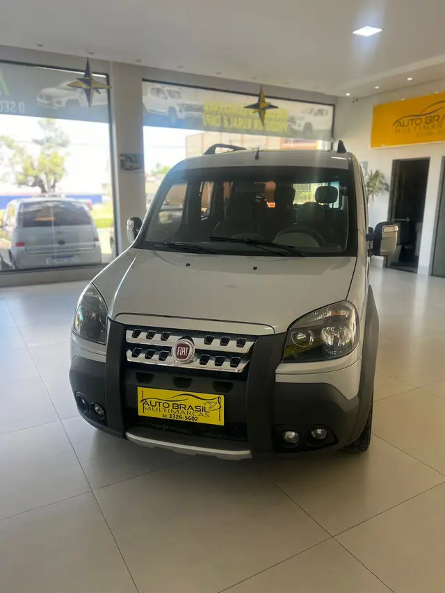Carro Fiat Doblò 2013 Adventure 1.8 16V (Flex)