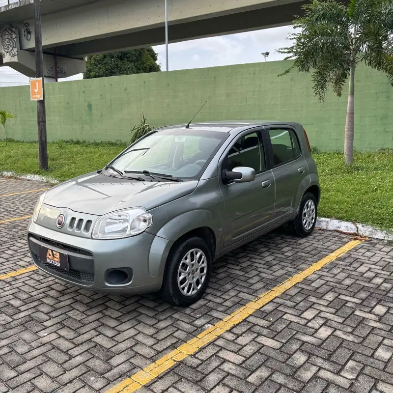 Fiat Uno Vivace Italia 1.0 8V (Flex) 4p