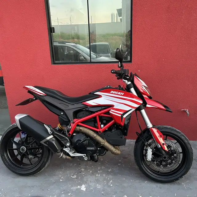 Carro Ducati Hypermotard 2015 821