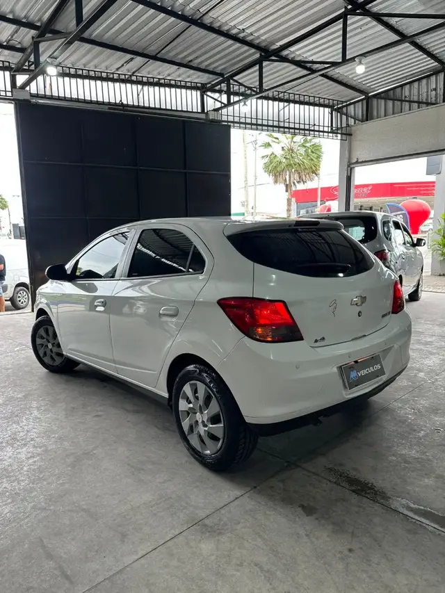 Carro Chevrolet Onix 2014 1.4 LT SPE/4