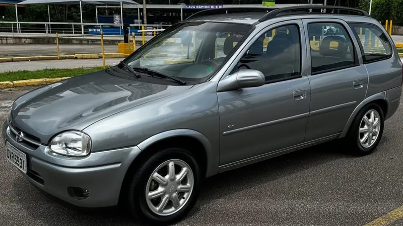 Chevrolet Corsa Wagon quase 0 km é vendida a preço de Jeep Renegade
