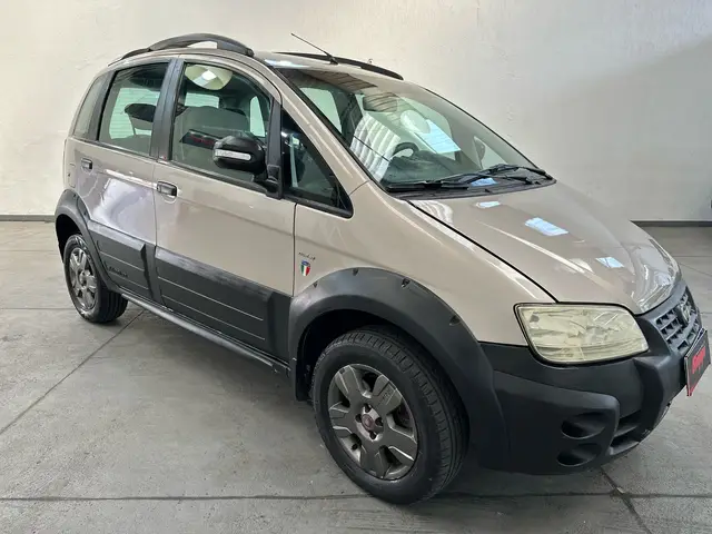 Carro Fiat Idea 2010 Adventure 1.8 Dualogic (Flex)