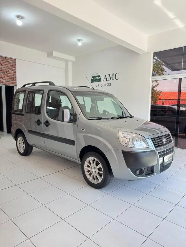 Carro Fiat Doblò 2013 Essence 1.8 16V (Flex)