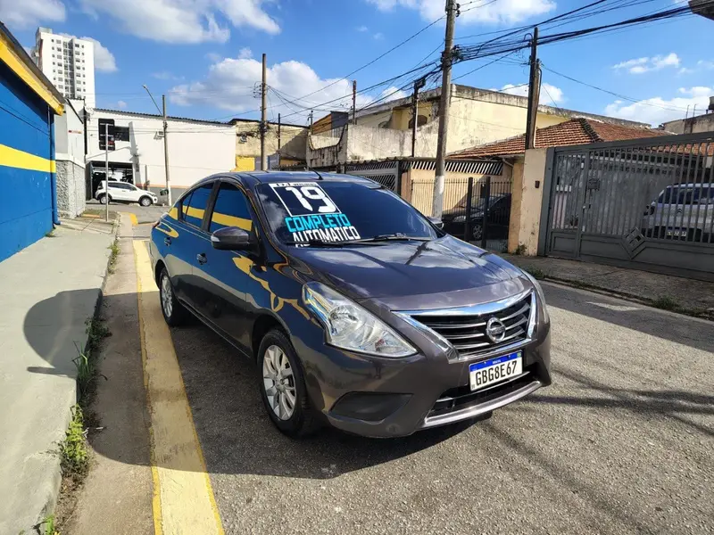 Nissan Versa 1.6 16V SV (Flex)
