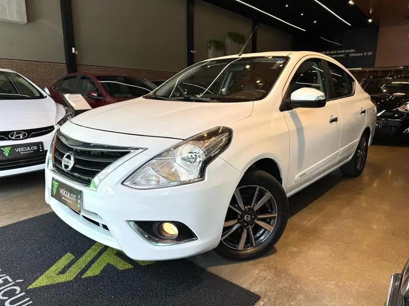 Nissan Versa 1.6 16V Unique CVT (Flex)