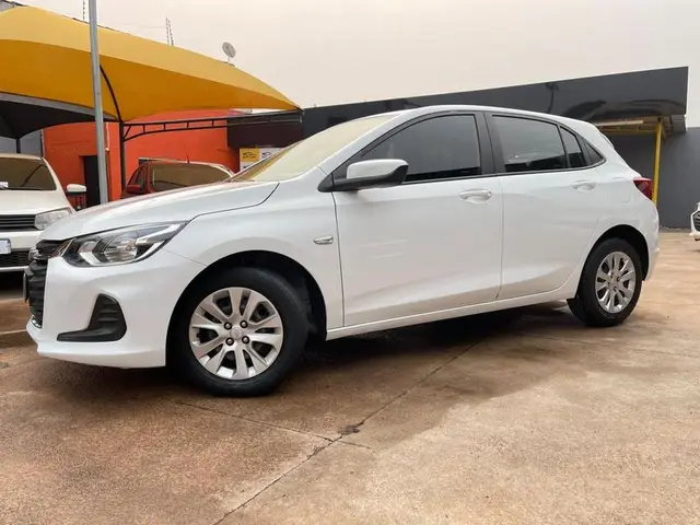 Carro Chevrolet Onix 2022 LT 1.0
