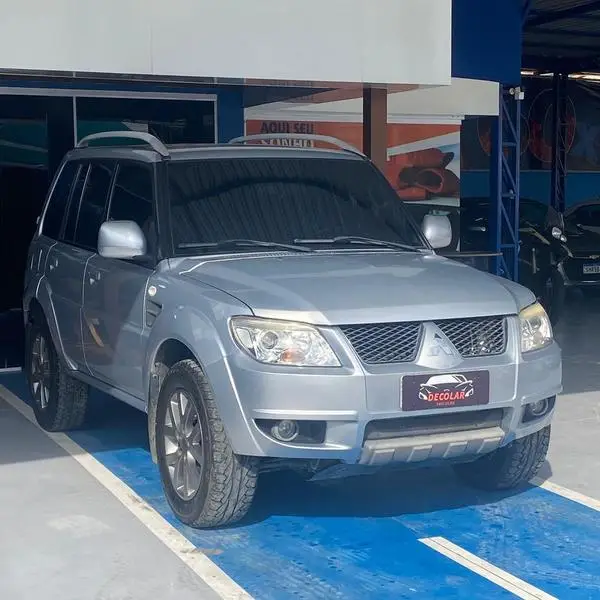 Carro Mitsubishi Pajero TR4 2015 2.0 16V 4x2 (Flex)