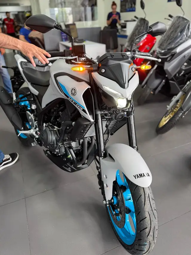 Carro Yamaha MT-03 2025 ABS