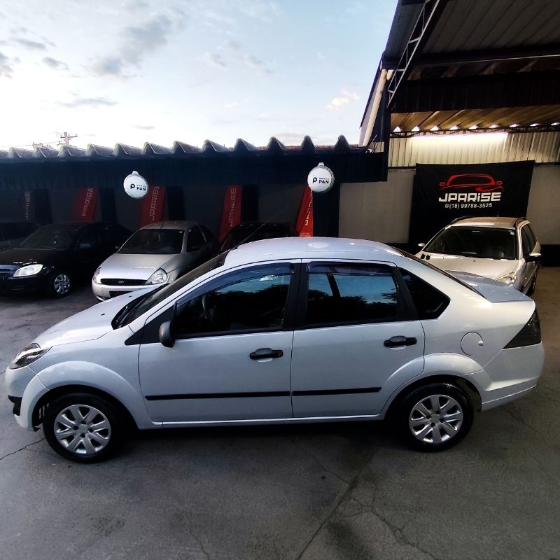 Ford Fiesta Sedan