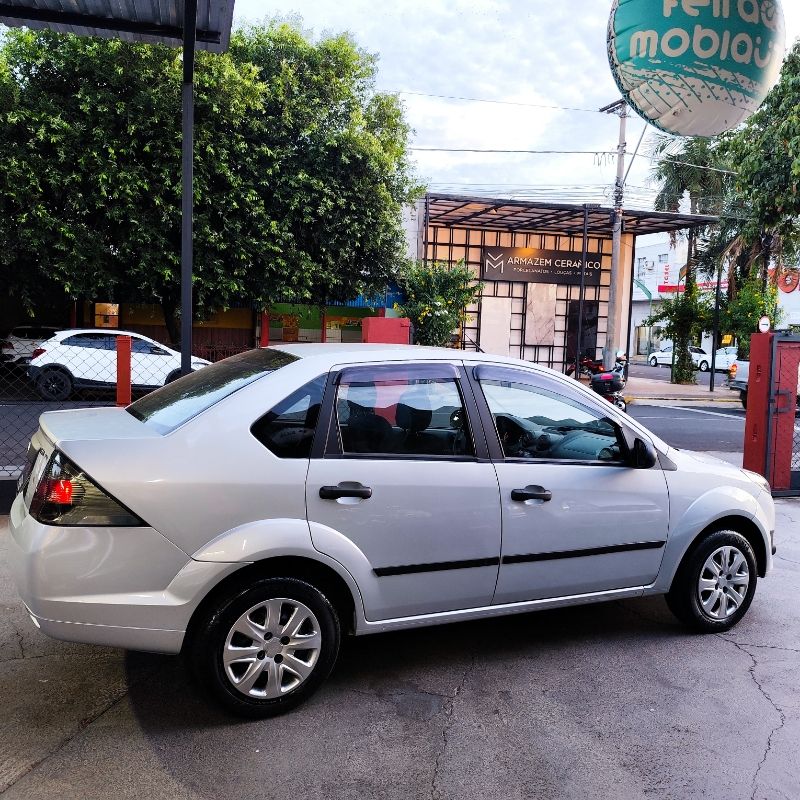 Ford Fiesta Sedan