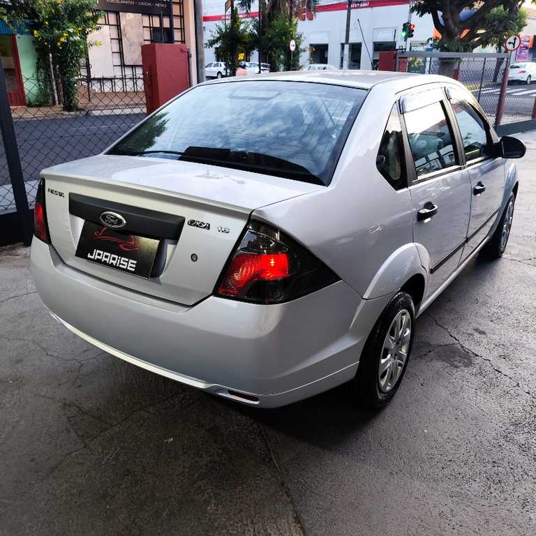 alt=