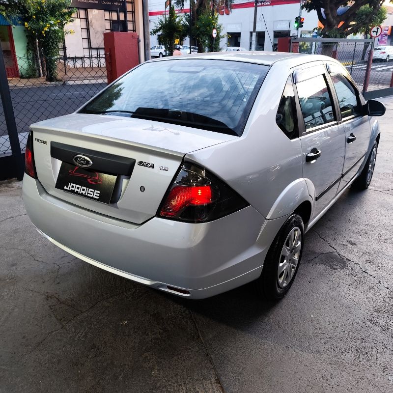 Ford Fiesta Sedan