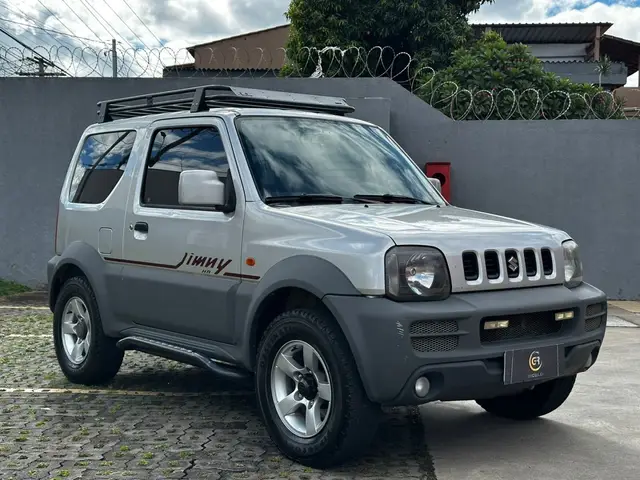 Carro Suzuki Jimny 2011 4x4 1.3 16V