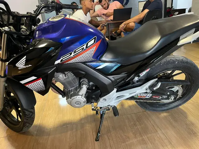Carro Honda CB 250F Twister 2022 (CBS)
