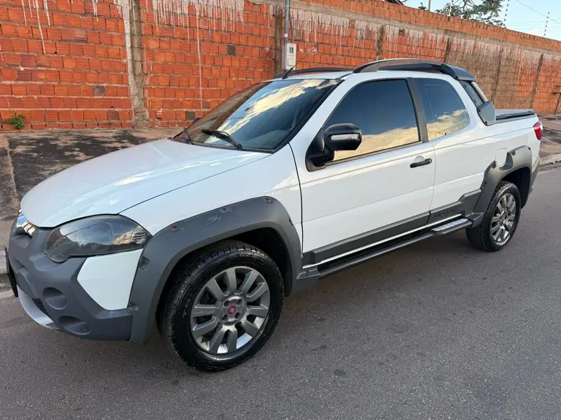 Fiat Strada Adventure 1.8 16V (Flex) (Cabine Dupla)