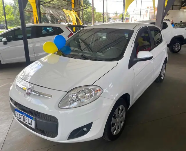 Carro Fiat Palio 2014 Attractive 1.0 8V (Flex)