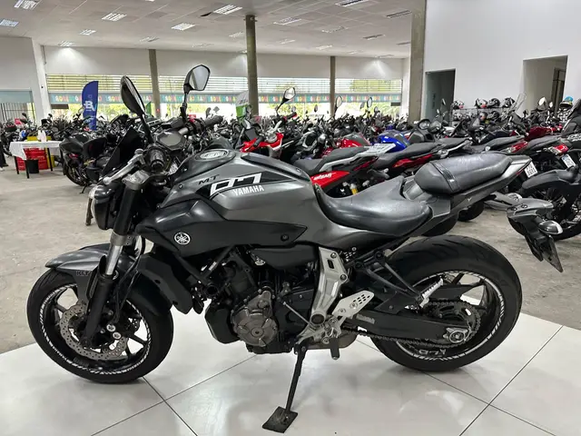 Carro Yamaha MT-07 2016 STD