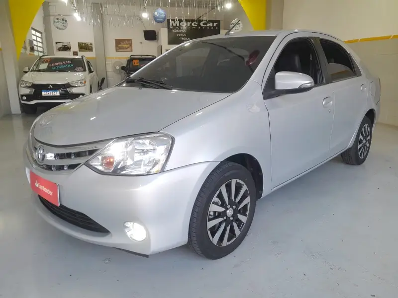 Toyota Etios Sedan Platinum 1.5 (Flex)
