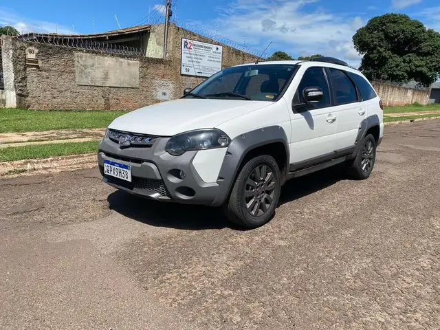 Carro Fiat Weekend 2019 Adventure 1.8 E.torQ (Flex)