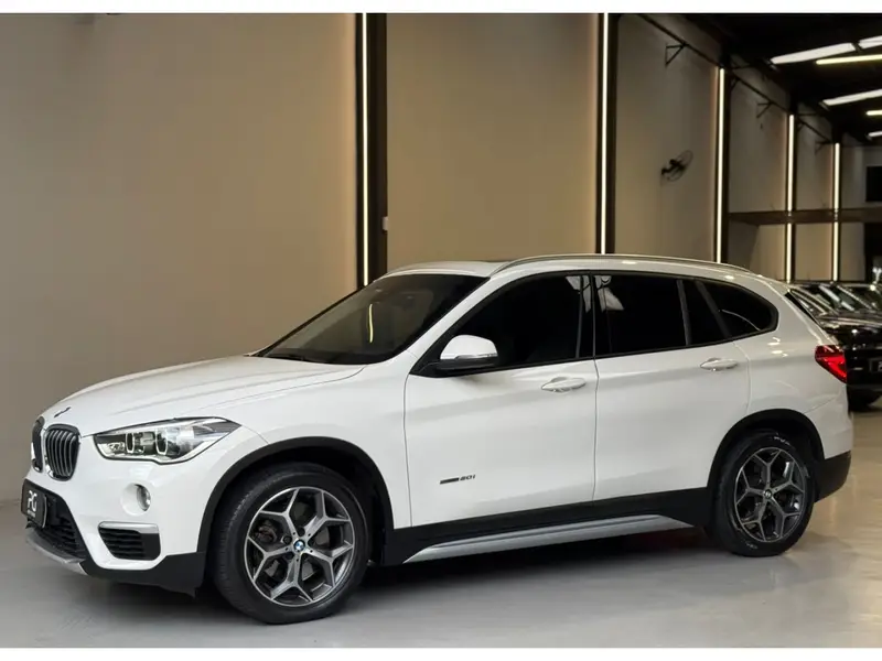 BMW X1 2.0 sDrive20i X-Line ActiveFlex
